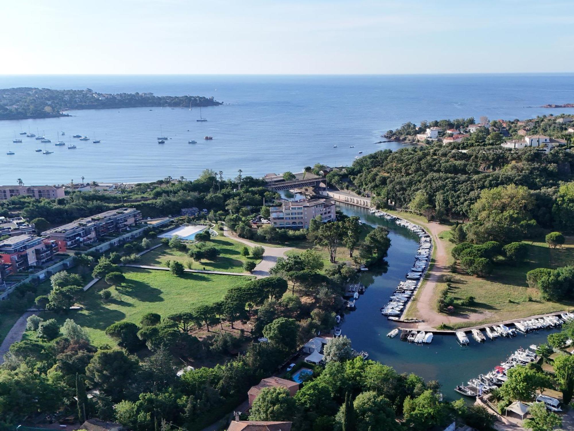 Camping Vallee Du Paradis Saint-Raphael  Exterior photo